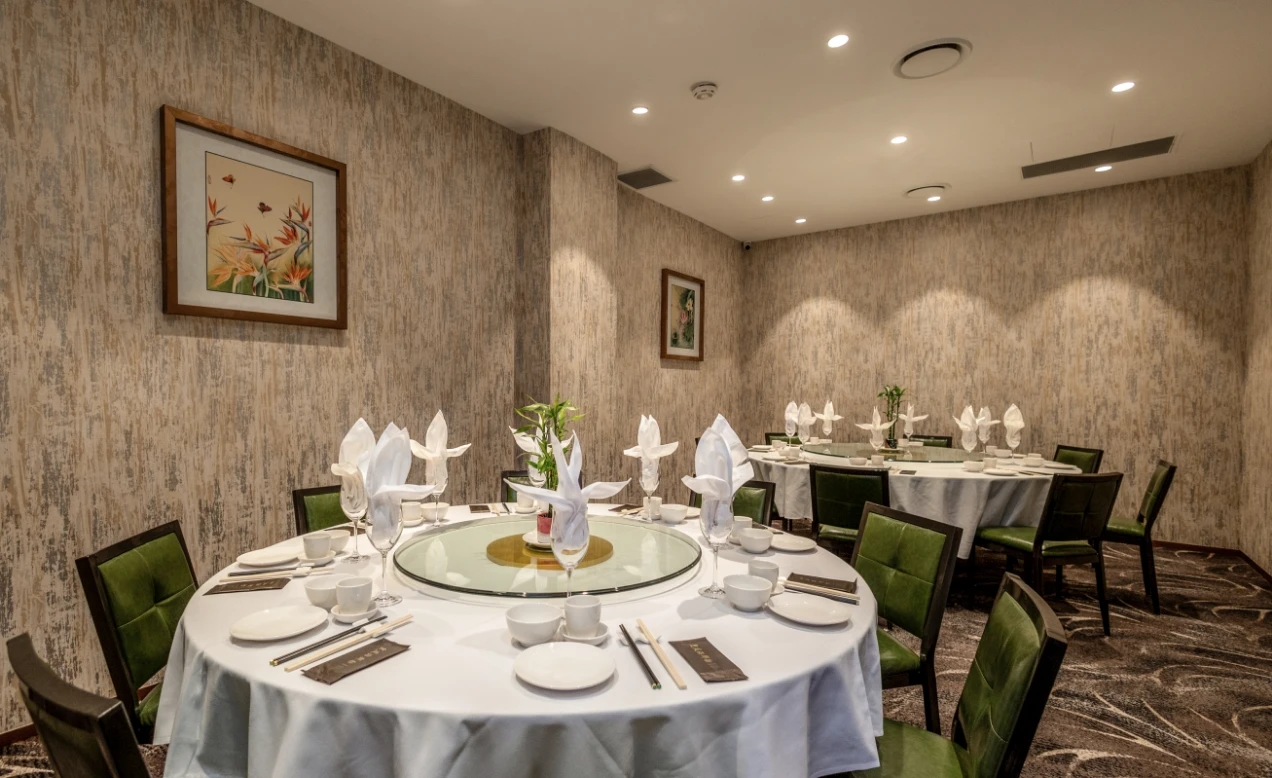 Royal Palace Seafood Restaurant Room
